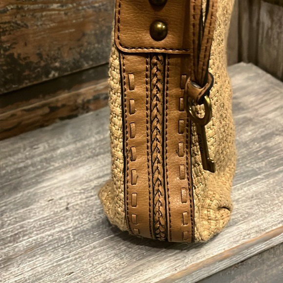 Fossil Woven Shoulder Bag
Purse Beige Leather Trim
Striped Lining - Picture 6 of 12